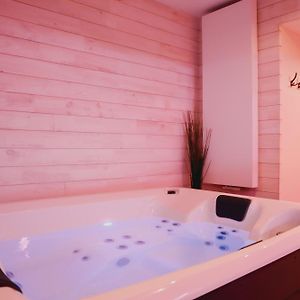 King Room Spa Bath